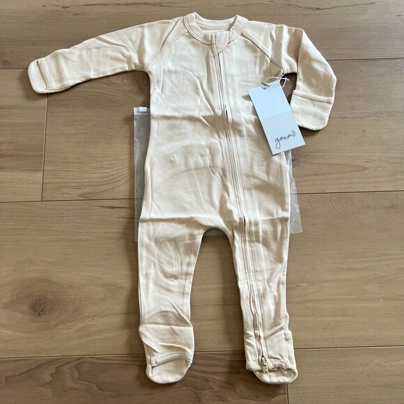 NWT Goumi Kids Dune Baby Footie SZ 3-6 mo Neutral Zippy Jumpsuit Bamboo - Picture 1 of 3